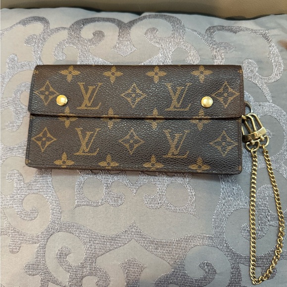 Handbags - Luxury Brown Monogram Wallet with Chain